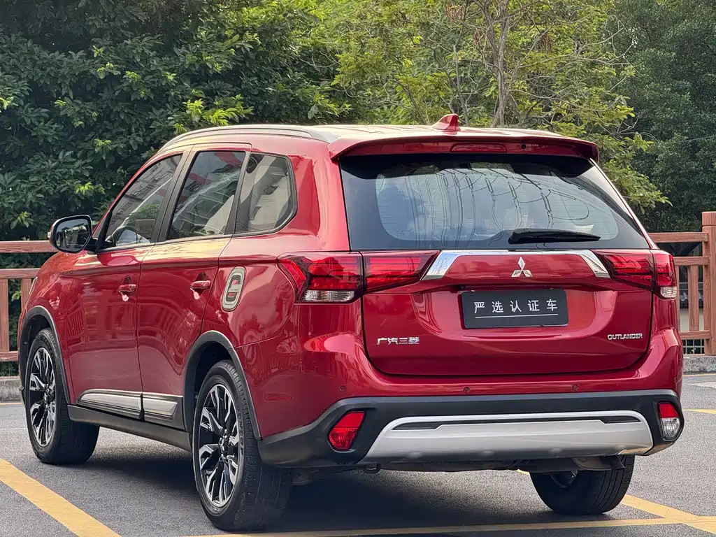 Outlander 2.0 L 2 WD Smooth Enjoyment 5-seat CN-VI