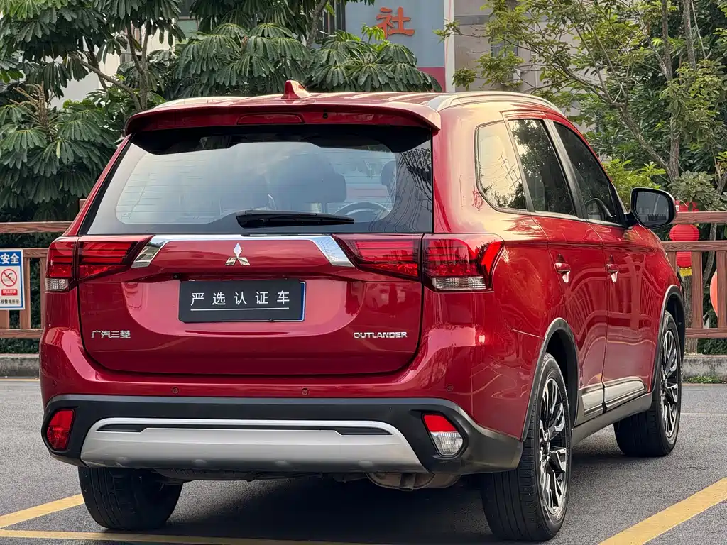 Outlander 2.0 L 2 WD Smooth Enjoyment 5-seat CN-VI