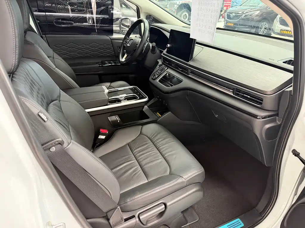 Elysion 2.0 L e:HEV Luxury