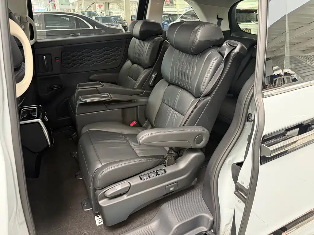 Elysion 2.0 L e:HEV Luxury