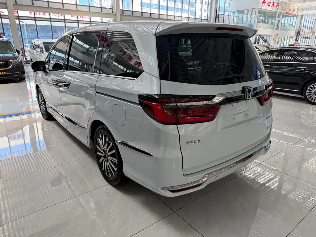 Elysion 2.0 L e:HEV Luxury