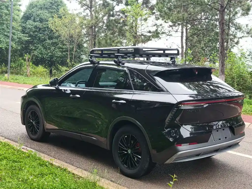 Venucia Big V 260 T Dark Horse · Idol