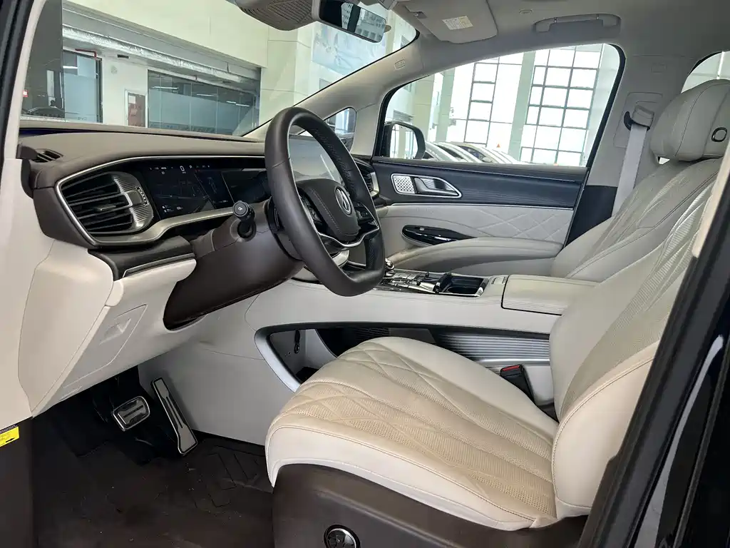 Denza D9 DM-i Smart Drive 1020 4 WD Flagship