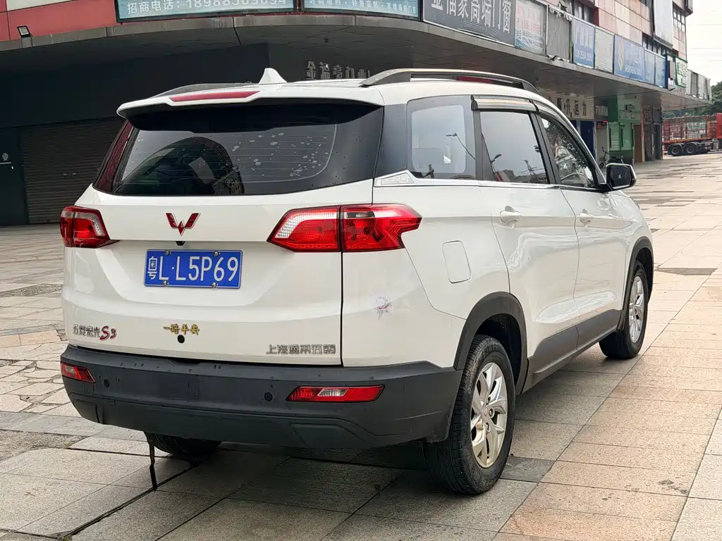Wuling Hongguang S3 1.5 L Manual Comfort CN-VI