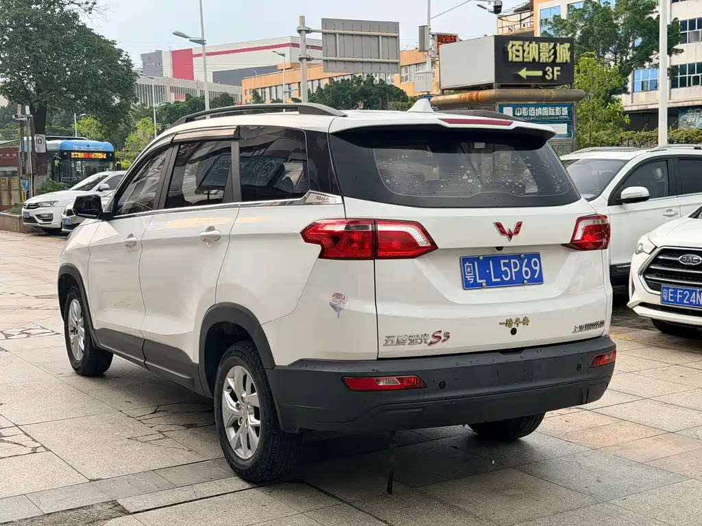 Wuling Hongguang S3 1.5 L Manual Comfort CN-VI