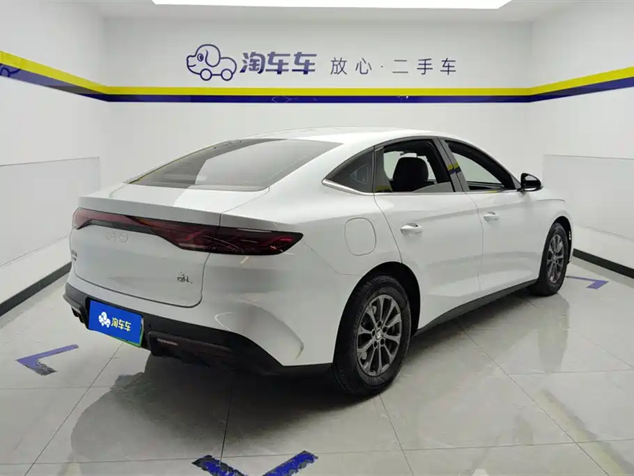 Qin L DM-i 80 KM Leading