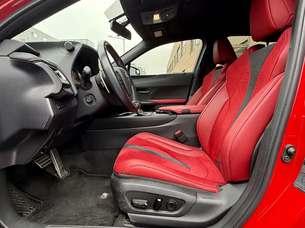 Lexus UX 200 F SPORT