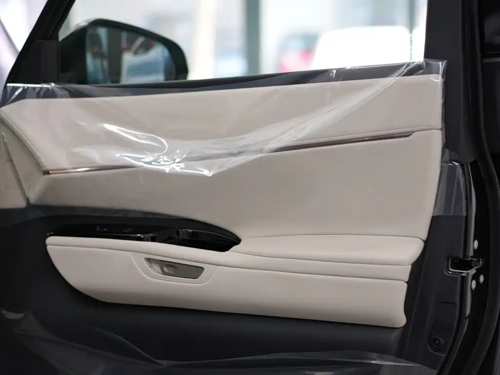 Lexus LM 500 h 6-seat Supreme