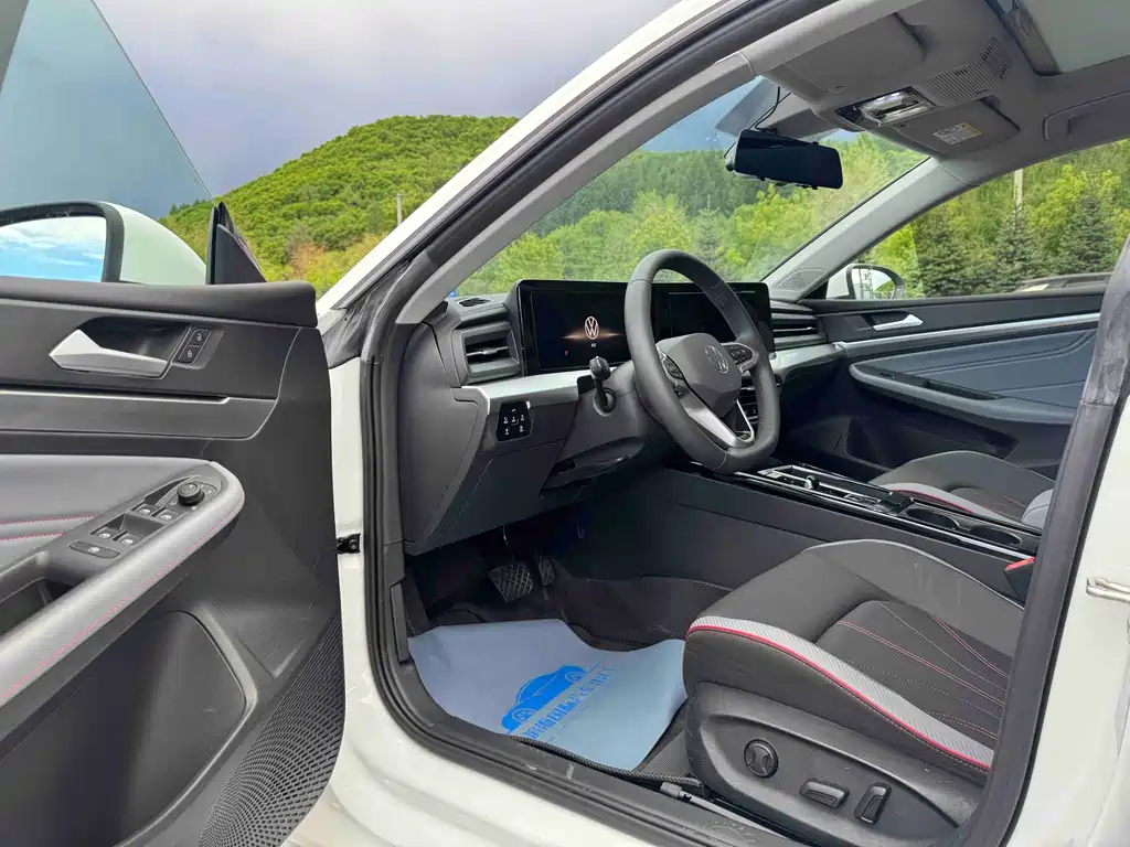 Lamando Lamando L 280 TSI DSG Dazzle Hot