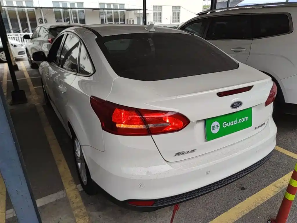 Focus Sedan Classic 1.6 L Auto Style Smart Travel