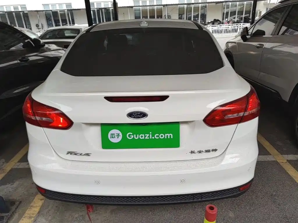 Focus Sedan Classic 1.6 L Auto Style Smart Travel