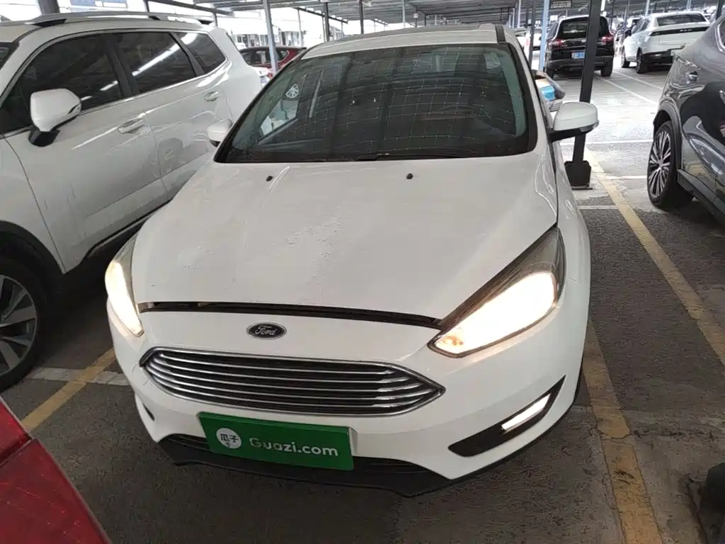 Focus Sedan Classic 1.6 L Auto Style Smart Travel