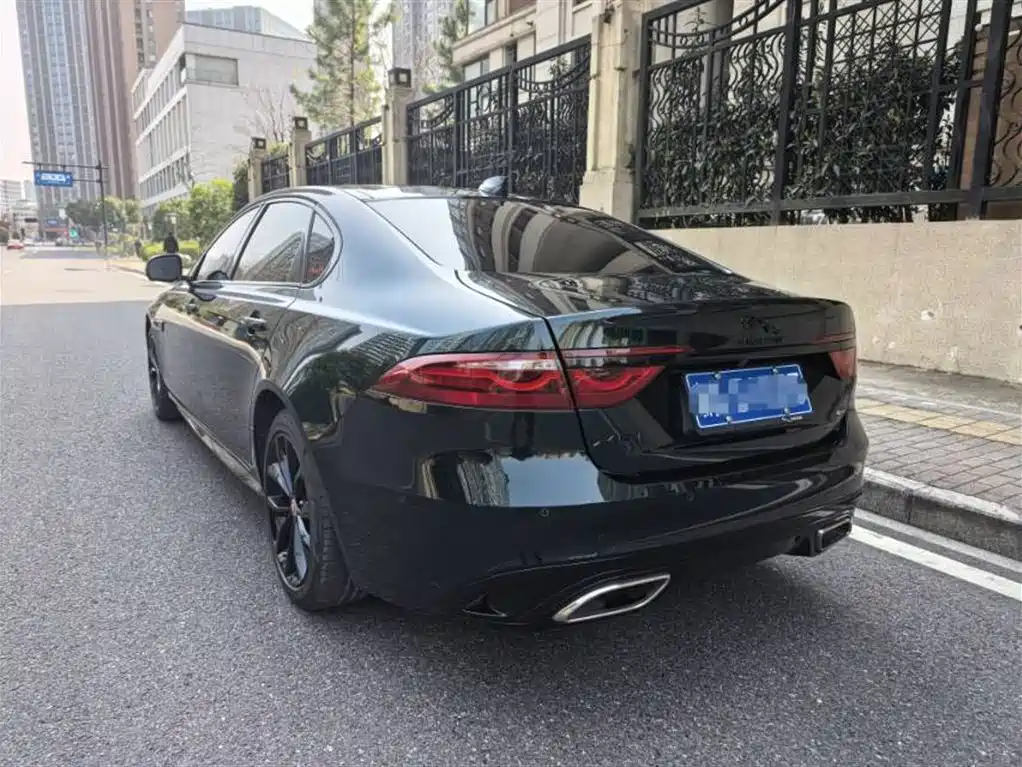 Jaguar XFL XFL 2.0 T P250 4 WD Black Shine Sport