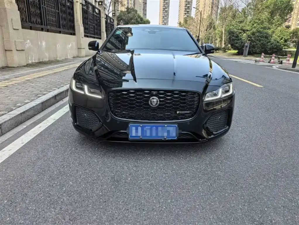 Jaguar XFL XFL 2.0 T P250 4 WD Black Shine Sport