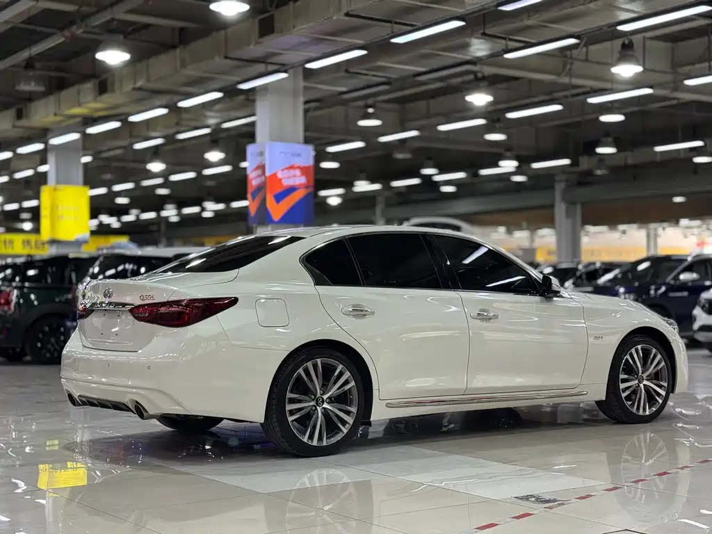 Infiniti Q50 L 2.0 T Comfort Enjoyment