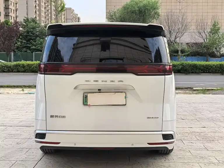 Denza D9 DM-i 970 4 WD Flagship