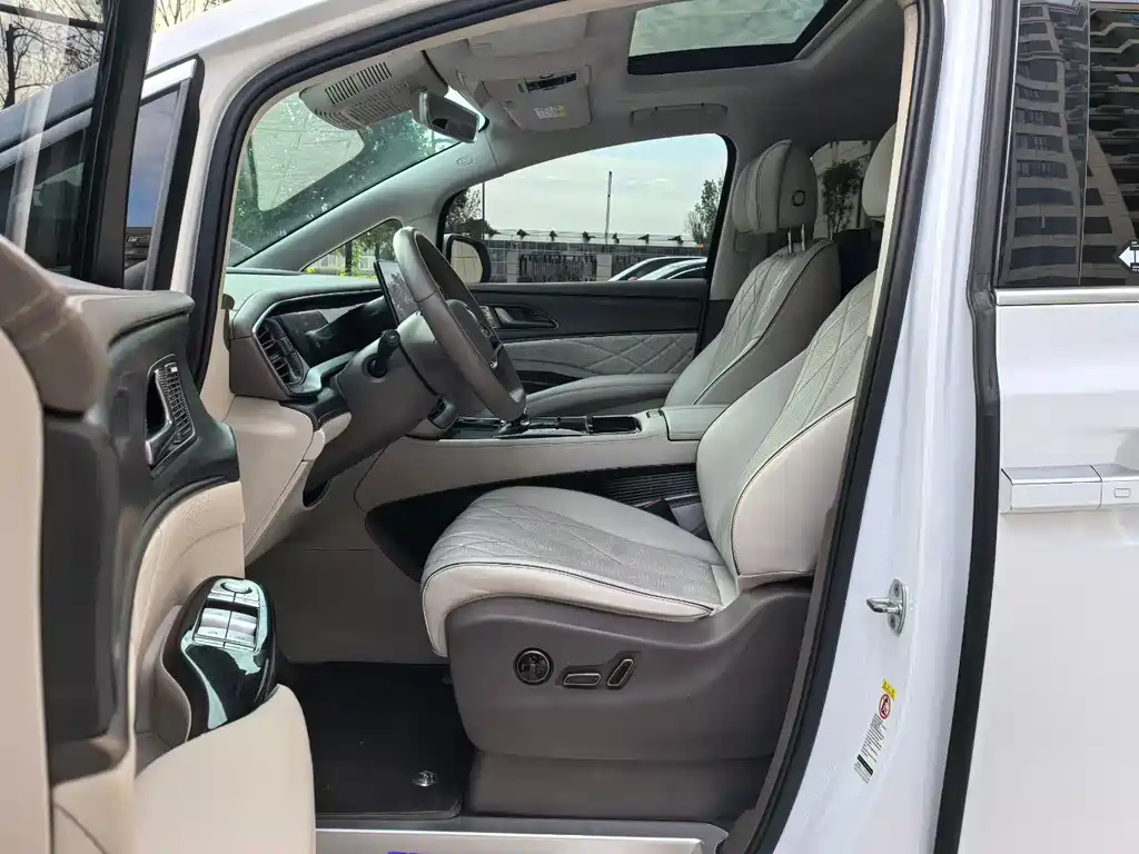 Denza D9 DM-i 970 4 WD Flagship