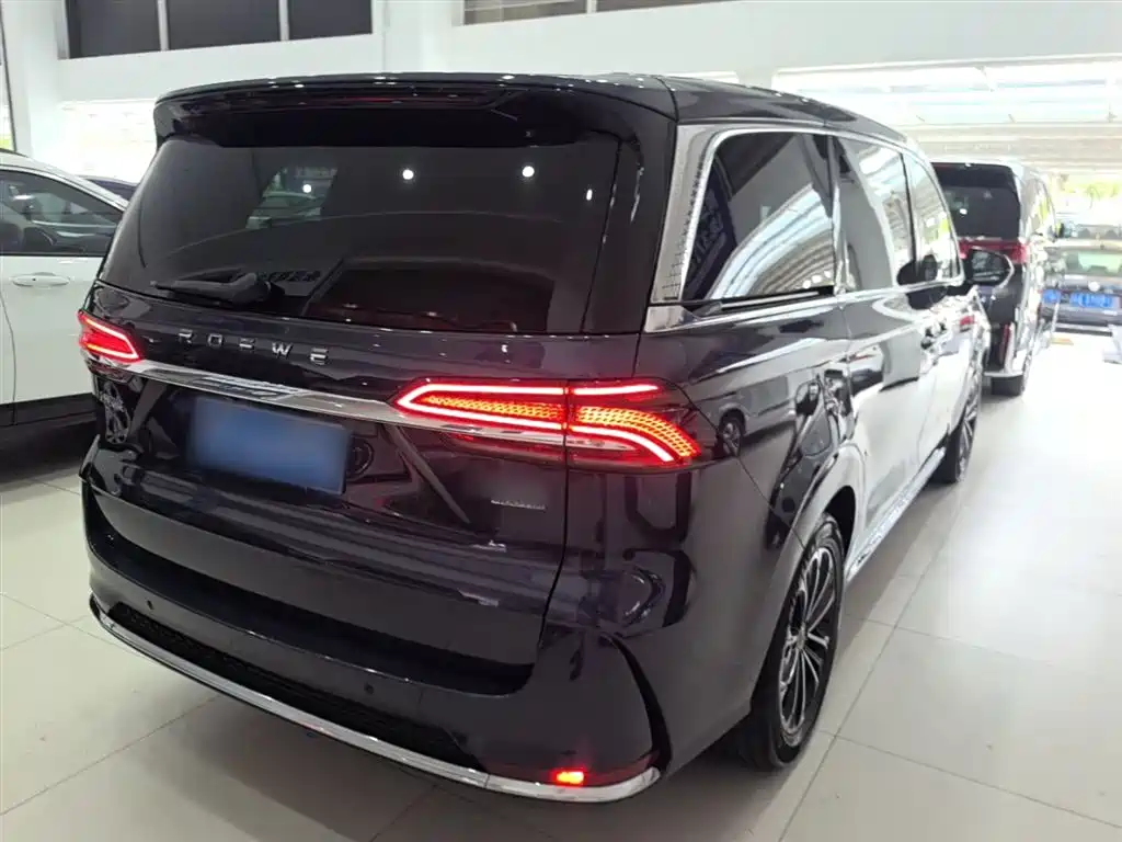 Roewe iMAX8 400 TGI Supreme Series Honored