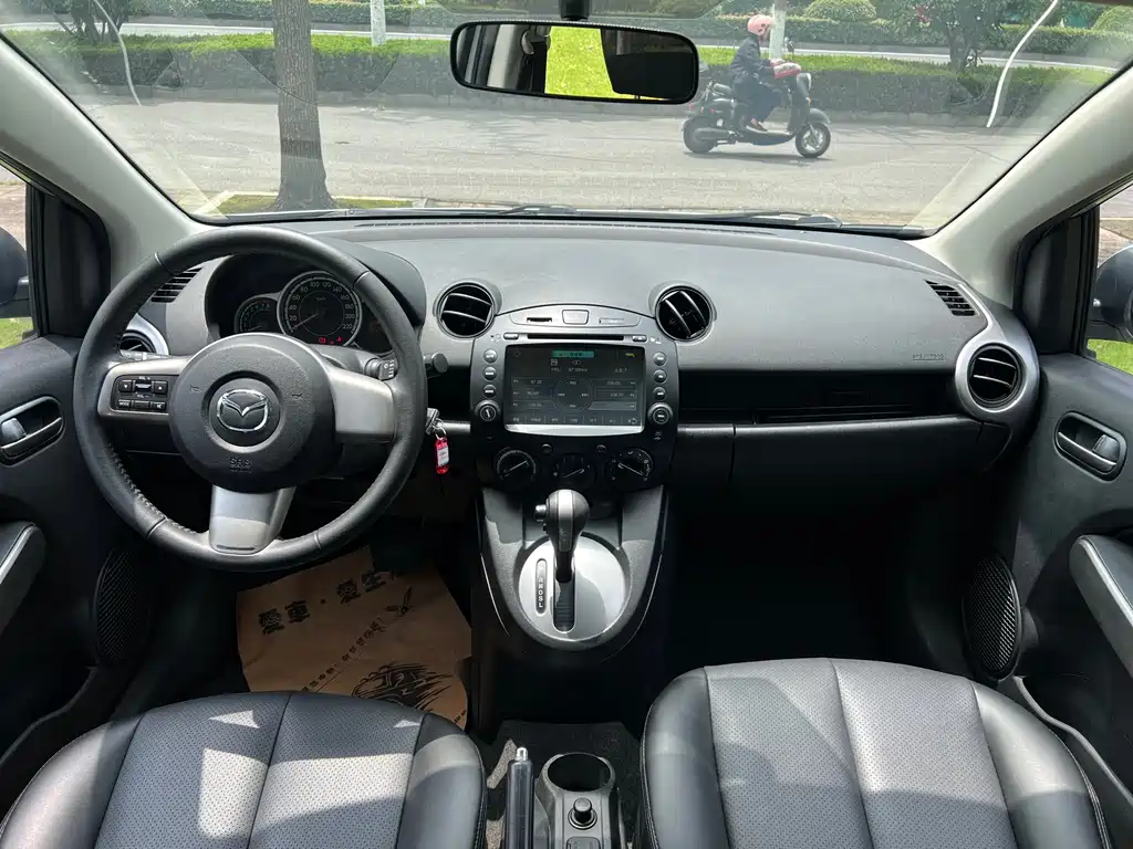 Mazda 2 Dynamic Shine 1.5 L Auto Value