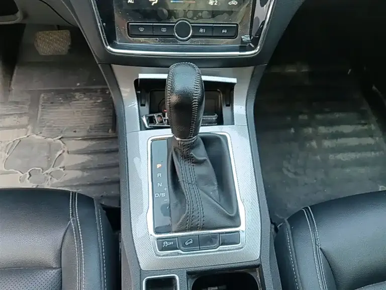 Roewe RX5 20 T Auto 4 G Connected Million