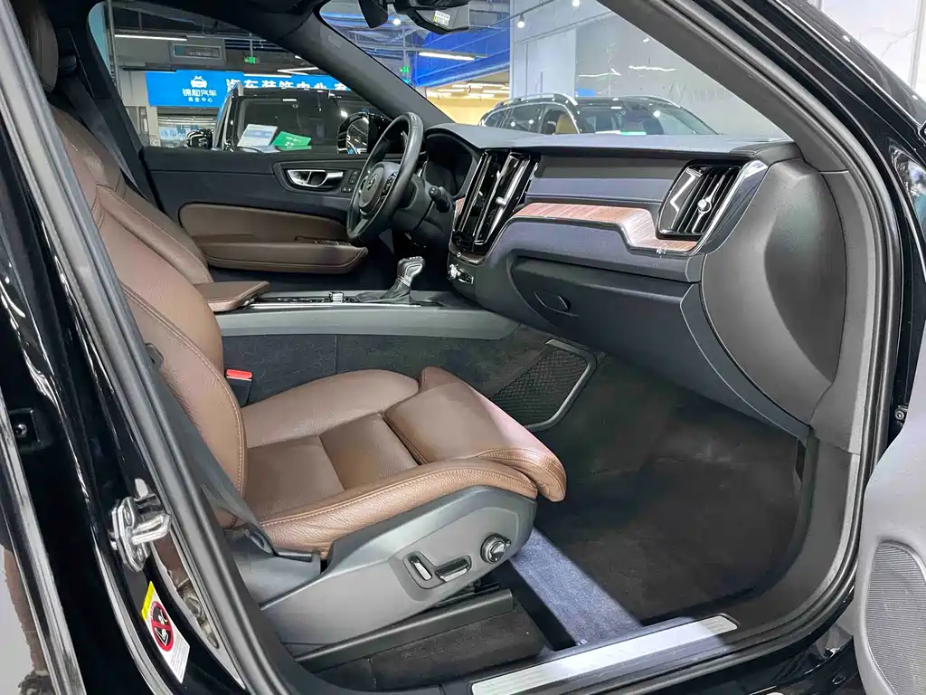 Volvo XC60 T5 4 WD Smart Vision Luxury