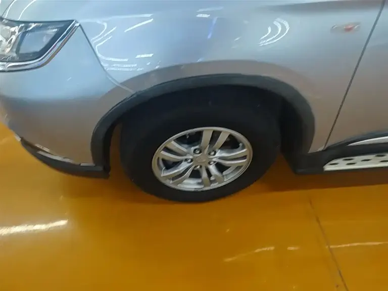 Mitsubishi Outlander 2.0 L 2 WD Style 5-seat