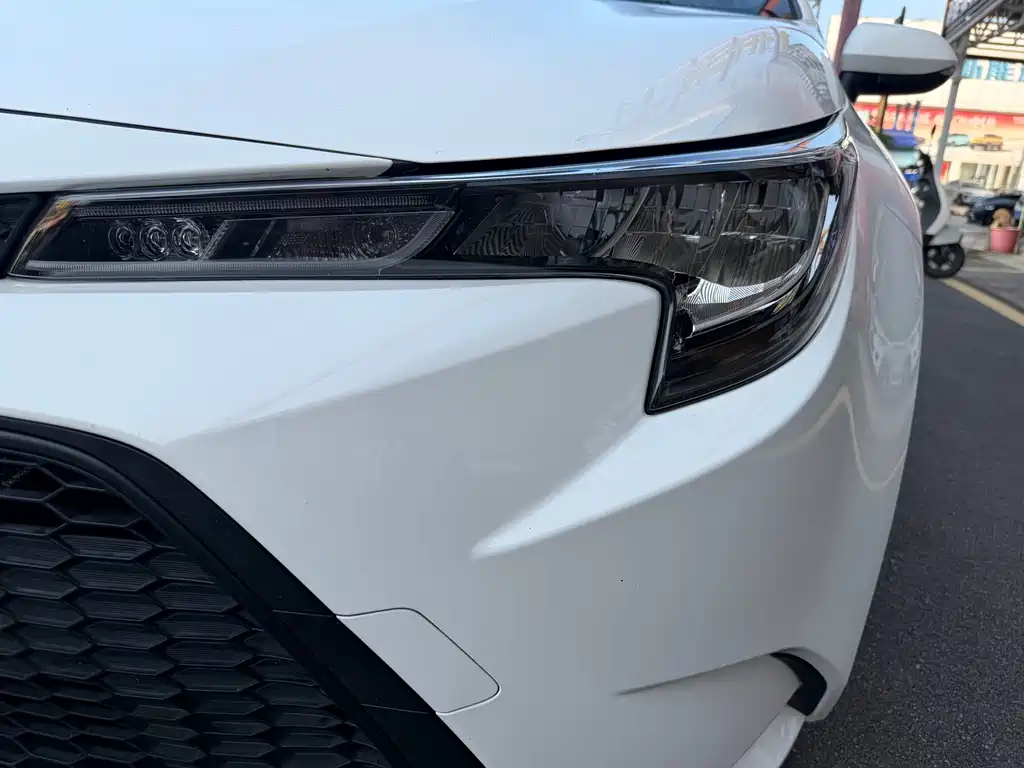 Levin Dual Engine 1.8 H E-CVT Leading