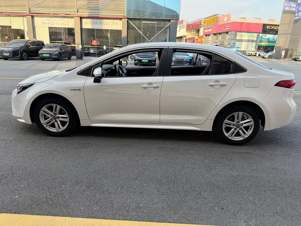 Levin Dual Engine 1.8 H E-CVT Leading