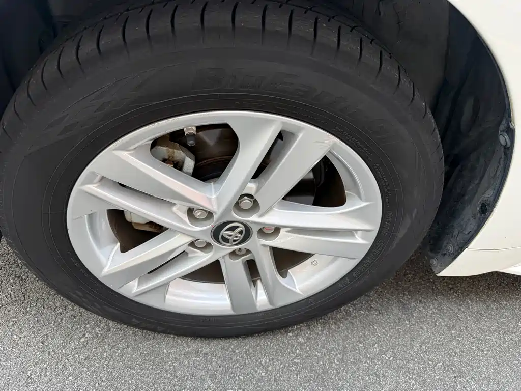 Levin Dual Engine 1.8 H E-CVT Leading