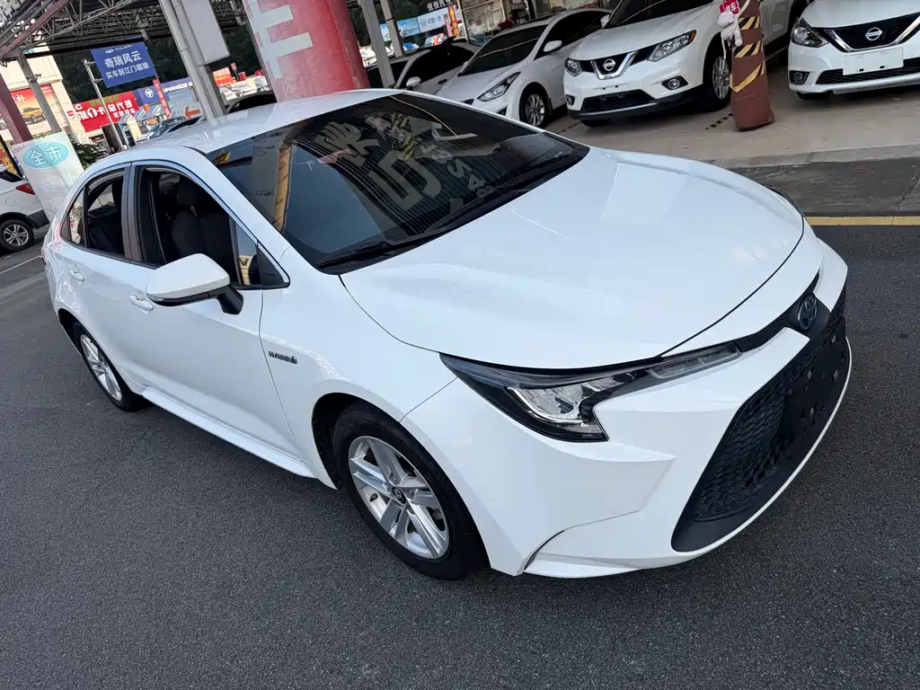 Levin Dual Engine 1.8 H E-CVT Leading