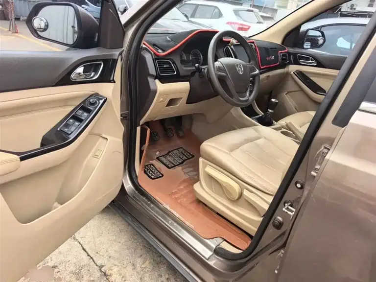 Baojun 730 1.5 L Manual Comfort 7-seat
