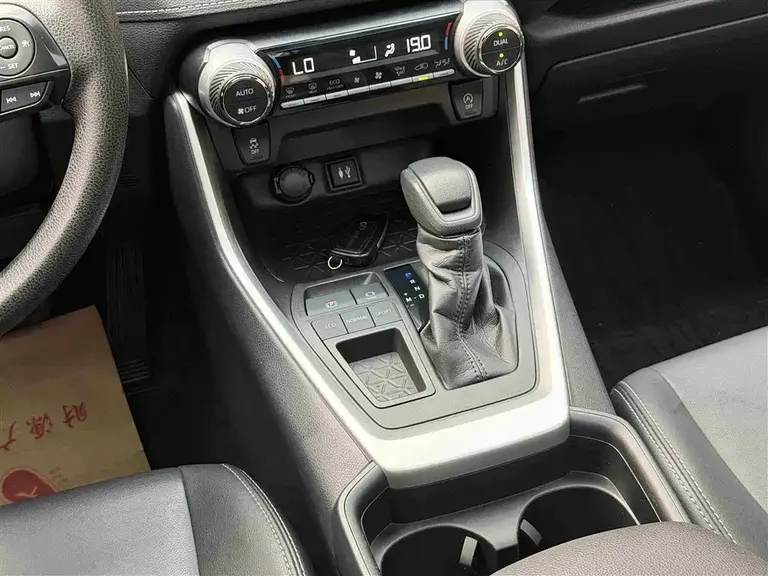 Toyota Wildlander 2.0 L CVT 2 WD Luxury