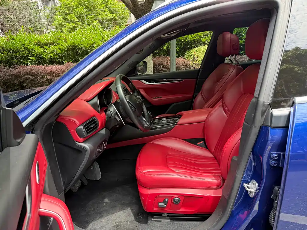 Levante 3.0 T Standard