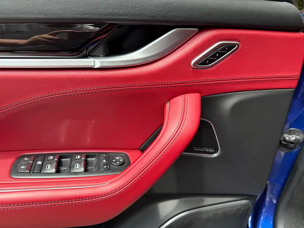 Levante 3.0 T Standard