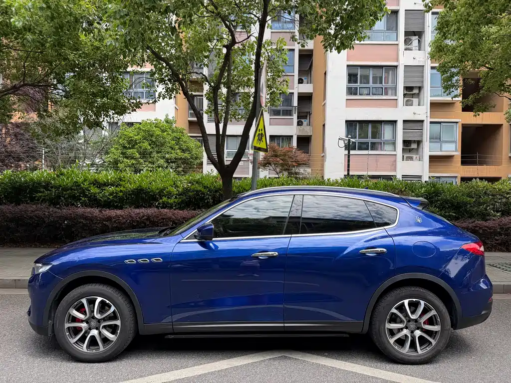 Levante 3.0 T Standard