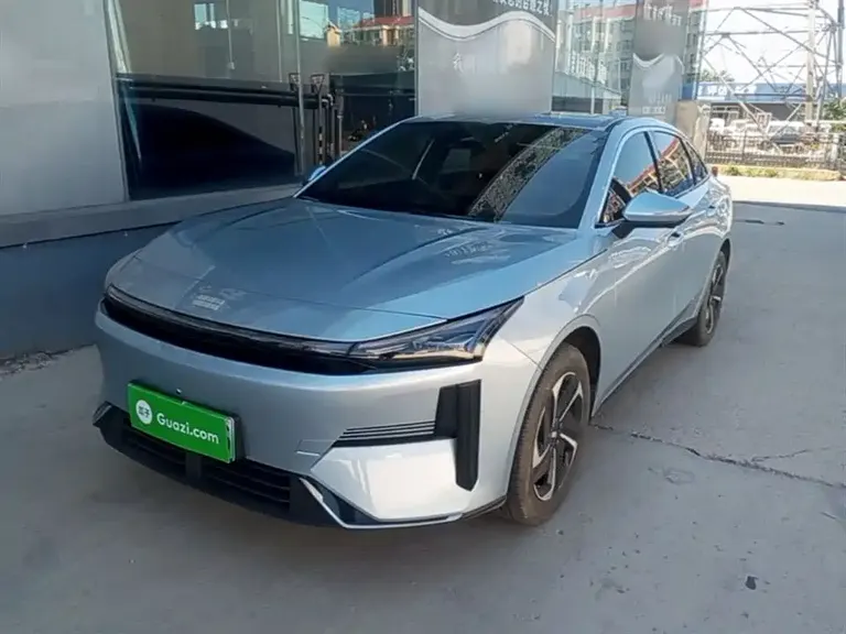 Geely Galaxy L6 EM-i 140 km Starship