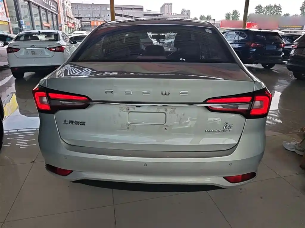 Roewe i5 1.5 L Auto 4 G Connected Leading Luxury Flagship