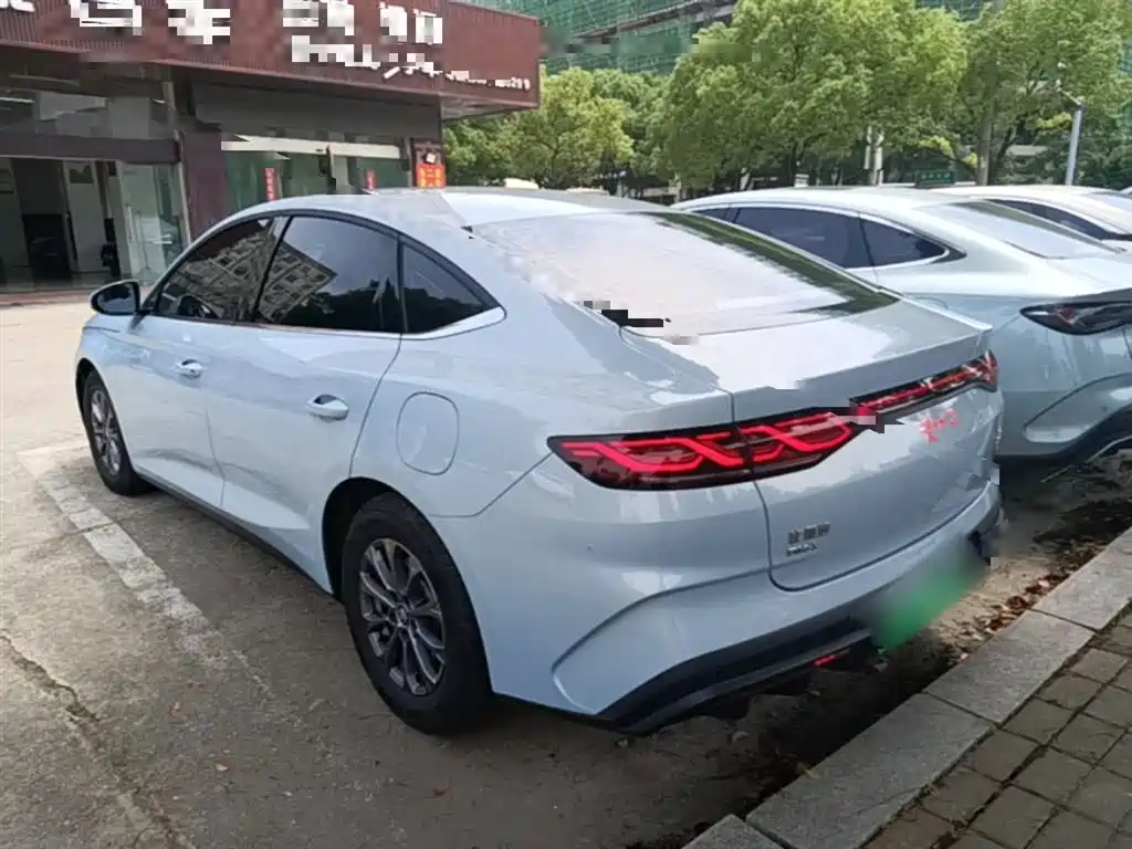 Qin L DM-i 80 KM Leading