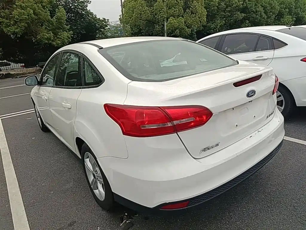 Focus 福克斯 2017款 三厢 1.6 L 手动舒适型智行版
