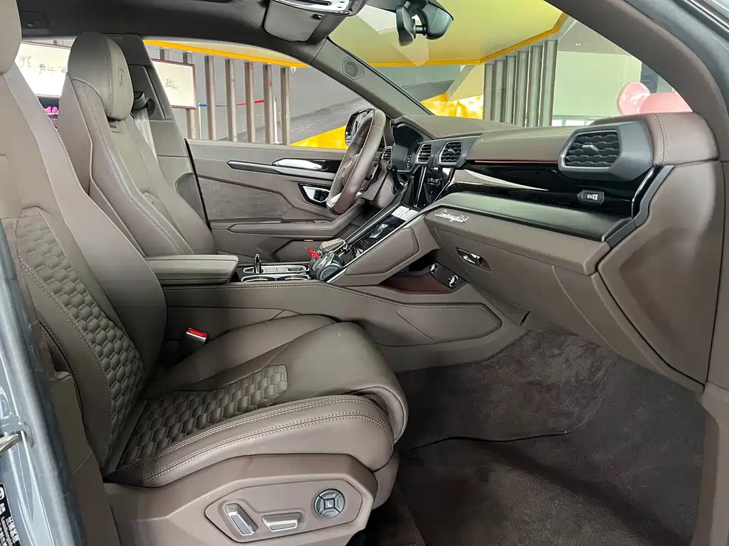 Urus 4.0 T V8 S