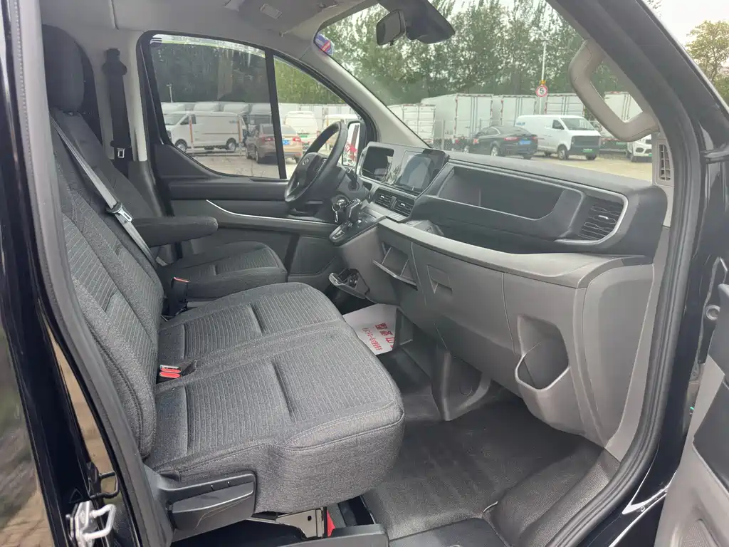 Transit 2.0 T Diesel Auto Multi-purpose Commercial SWB Low Roof 5 6-seat