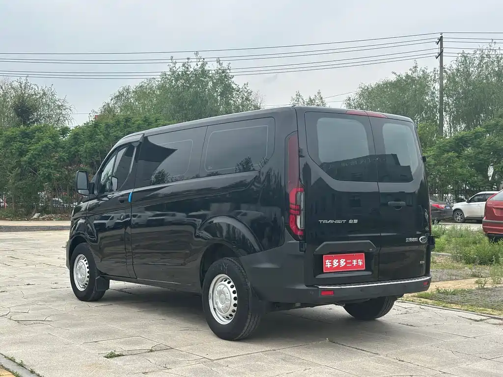 Transit 2.0 T Diesel Auto Multi-purpose Commercial SWB Low Roof 5 6-seat