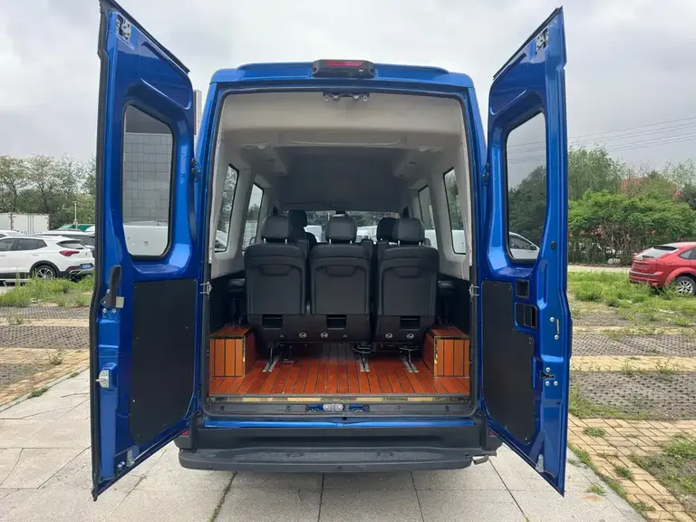 IVECO Daily 依维柯欧胜 2020款 3.0 T 自动超瑞短轴高顶F1 C