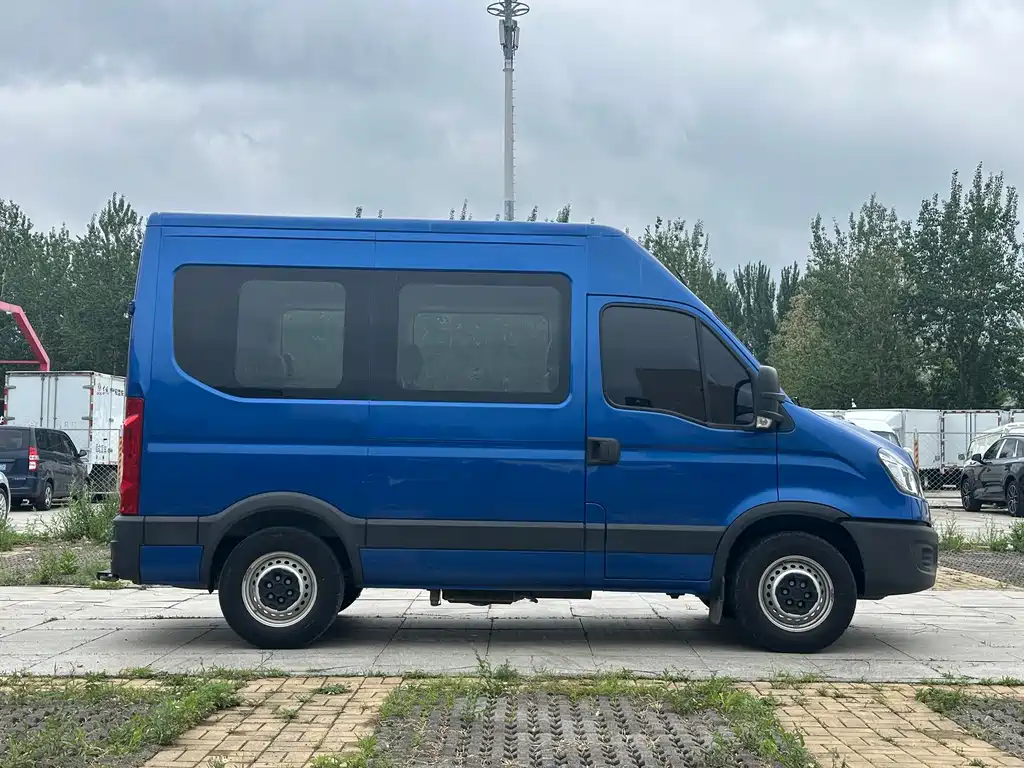 IVECO Daily 依维柯欧胜 2020款 3.0 T 自动超瑞短轴高顶F1 C