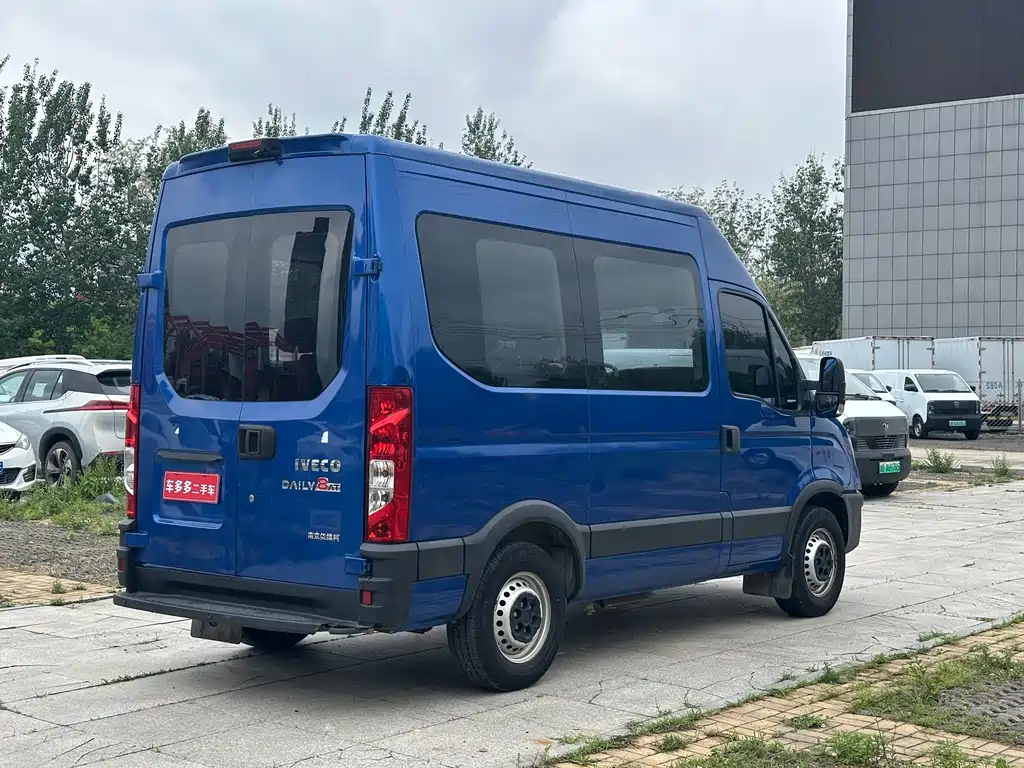 IVECO Daily 依维柯欧胜 2020款 3.0 T 自动超瑞短轴高顶F1 C
