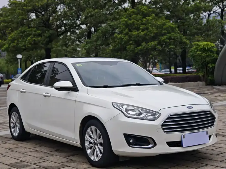 Ford Escort 1.5 L Auto Fashion
