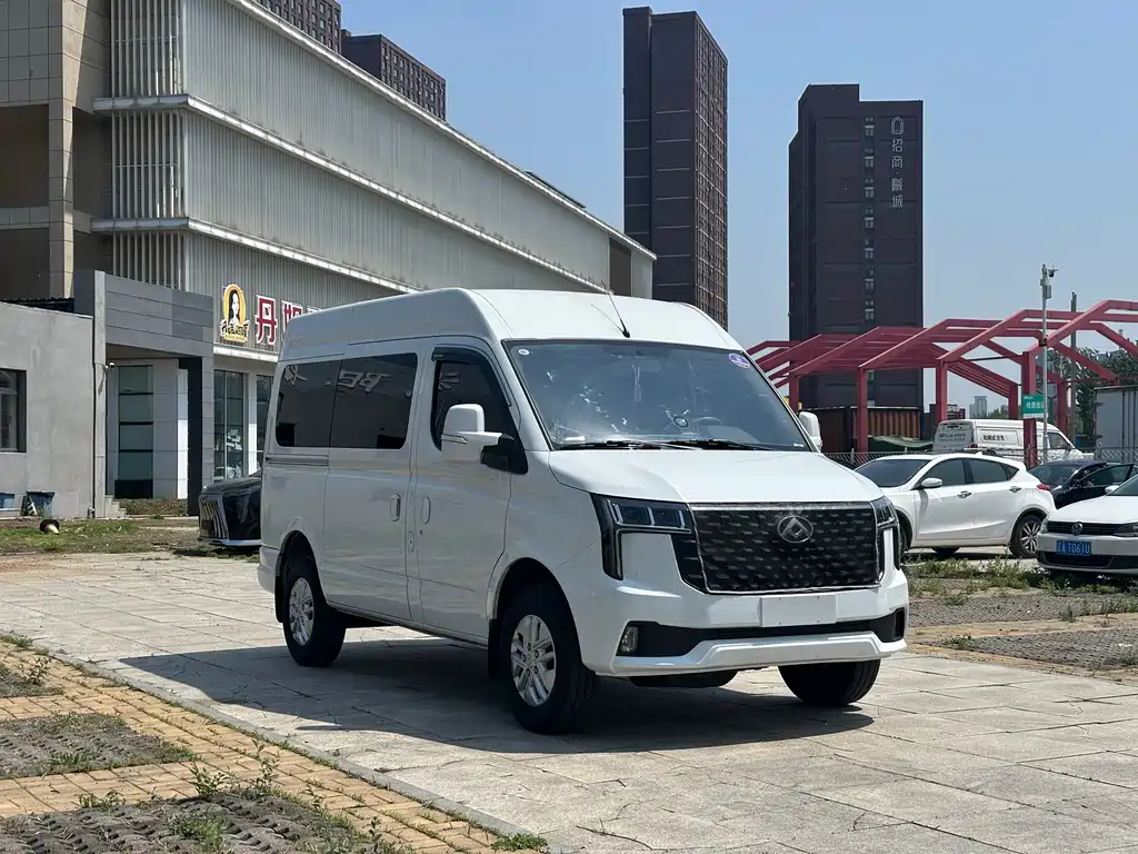 Xintu V80 新途V80 2025款 PRO傲运通 2.0 T 手动短轴中顶 5/6座