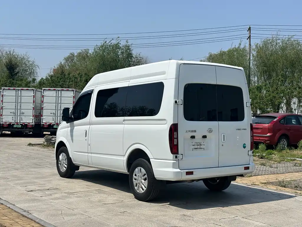 Xintu V80 新途V80 2025款 PRO傲运通 2.0 T 手动短轴中顶 5/6座