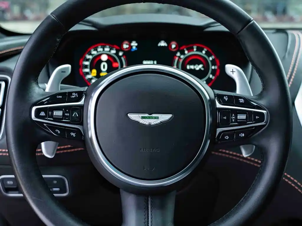 Aston Martin DBX 4.0 T V8