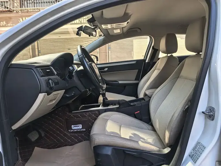 Qoros 3 观致3 2016款 三厢 1.6 L 自动致悦型